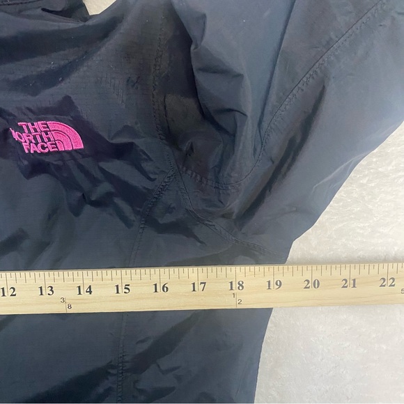 THE NORTH FACE Hooded Hyvent Lightweight Breast Cancer Awareness Resolve Jacket - Picture 12 of 14